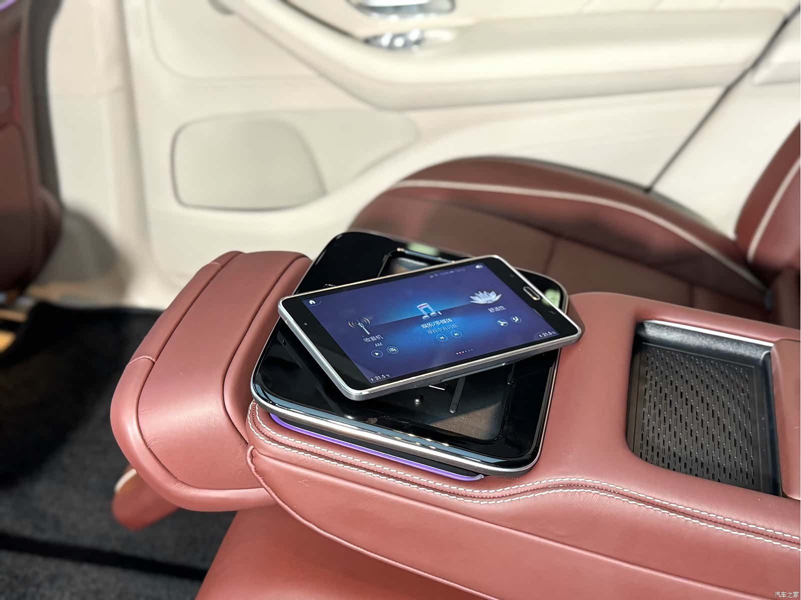 Maybach GLS, 2022 28