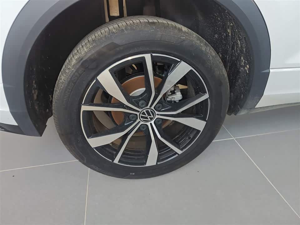 Volkswagen T-ROC exploring Songs