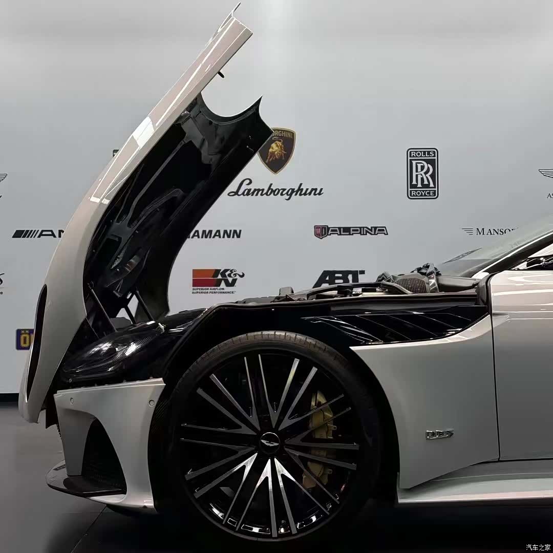 Aston Martin DBS, 2020 4