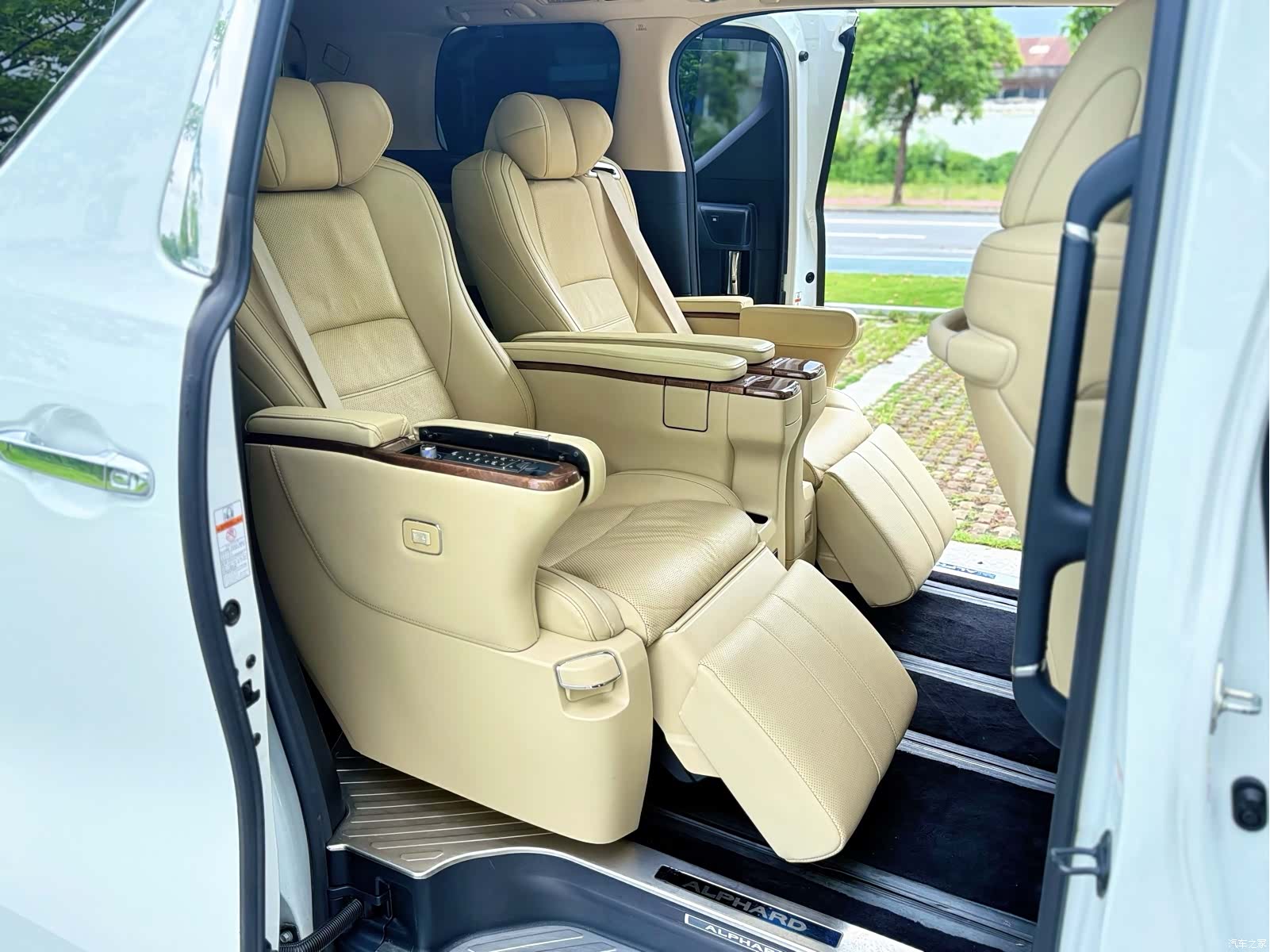 Toyota Alphard, 2017 10
