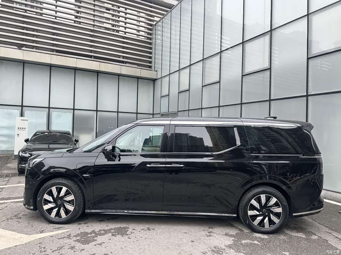Volvo EM90, 2024 все фото