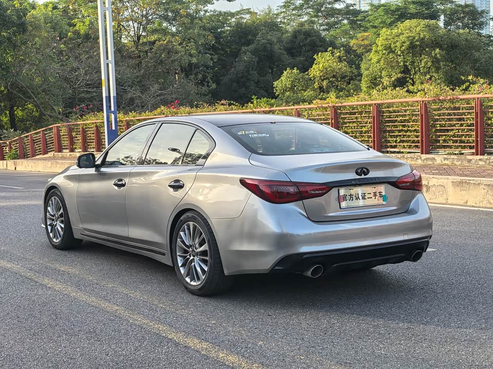 Infiniti Q50L