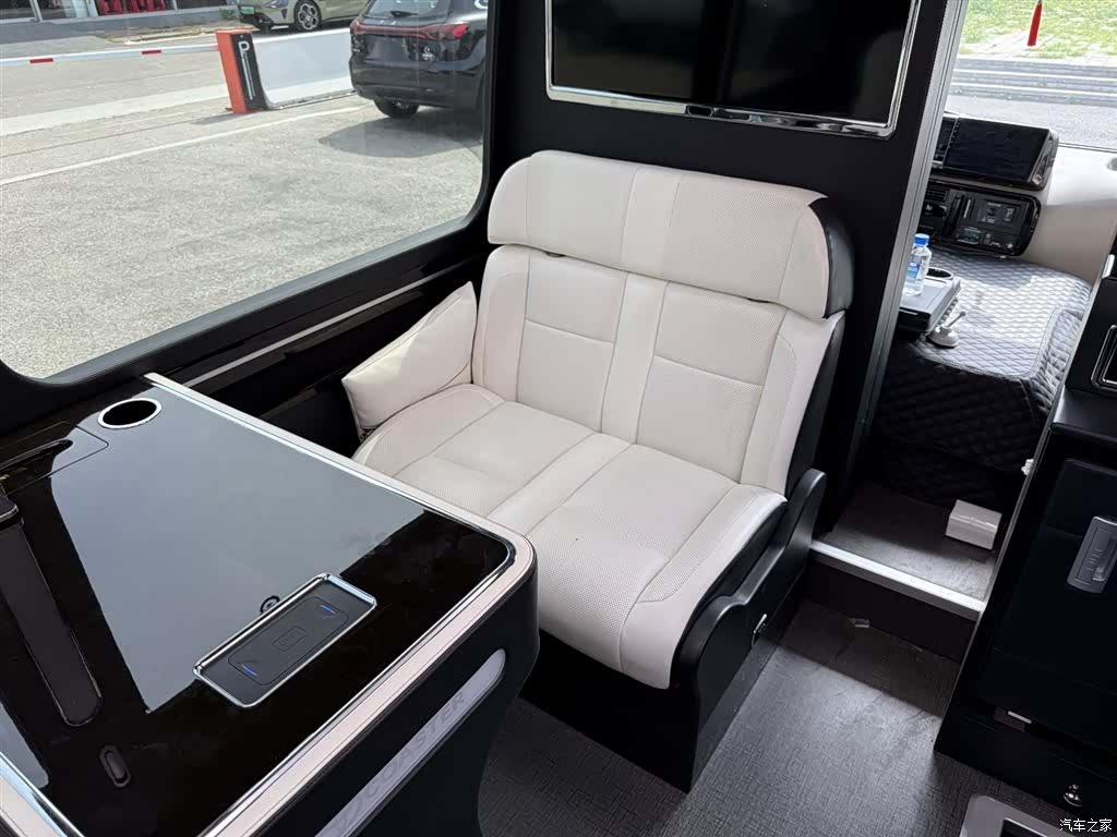 Toyota Coaster, 2023 19