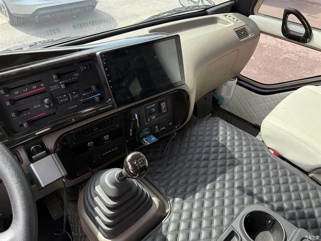 Toyota Coaster, 2023 13