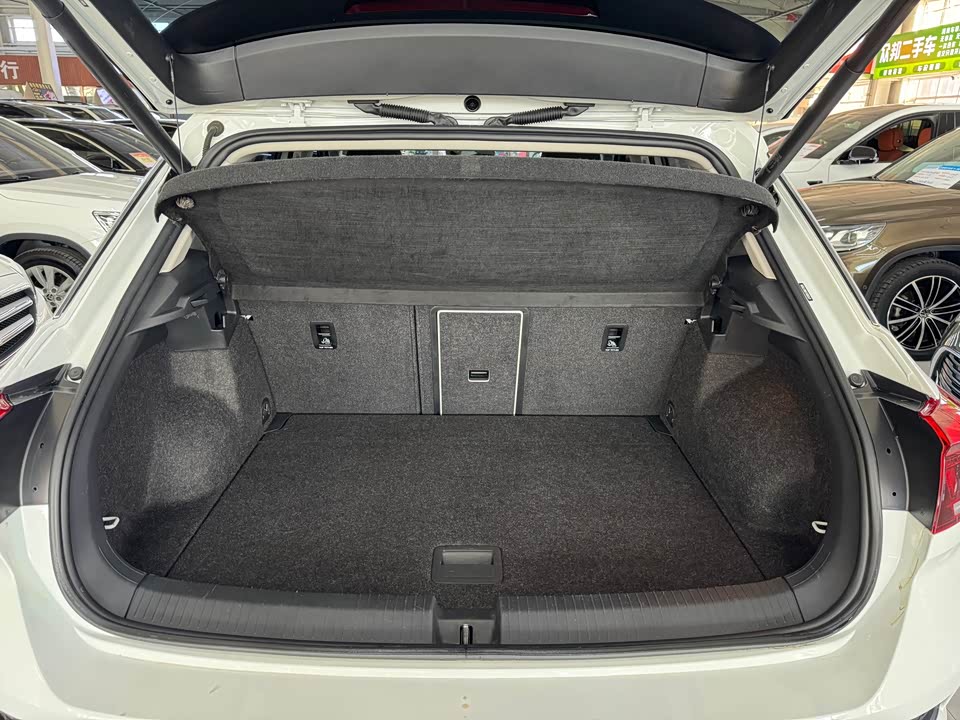 Volkswagen T-ROC exploring Songs