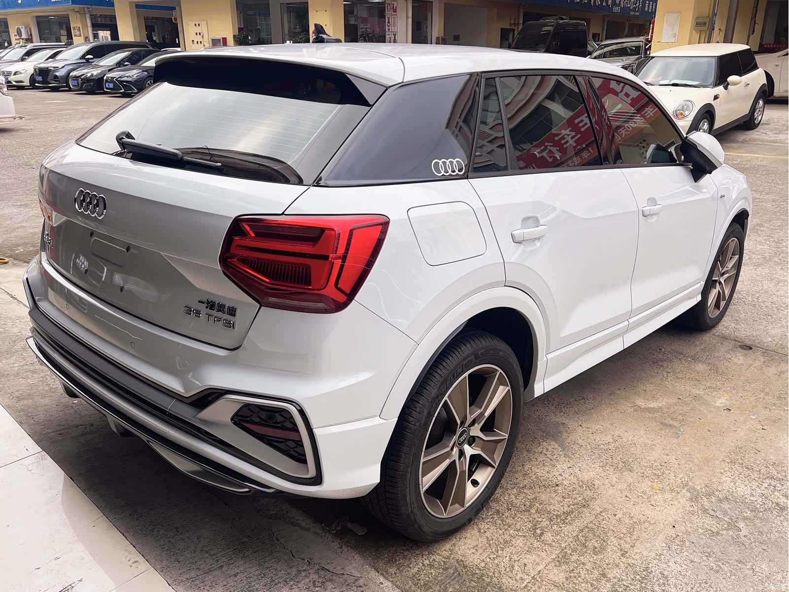 Audi Q2L, 2024 4