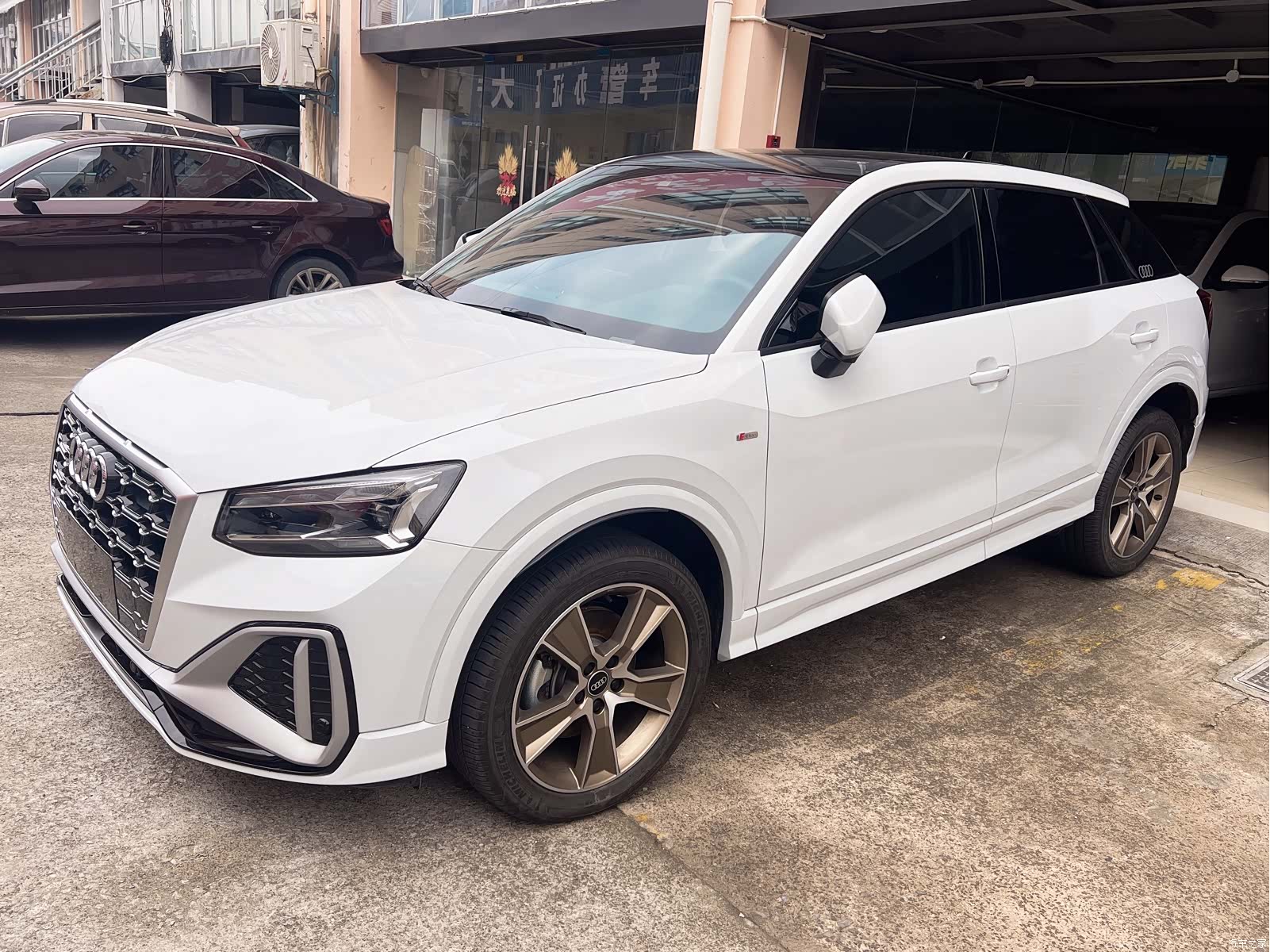 Audi Q2L, 2024 1
