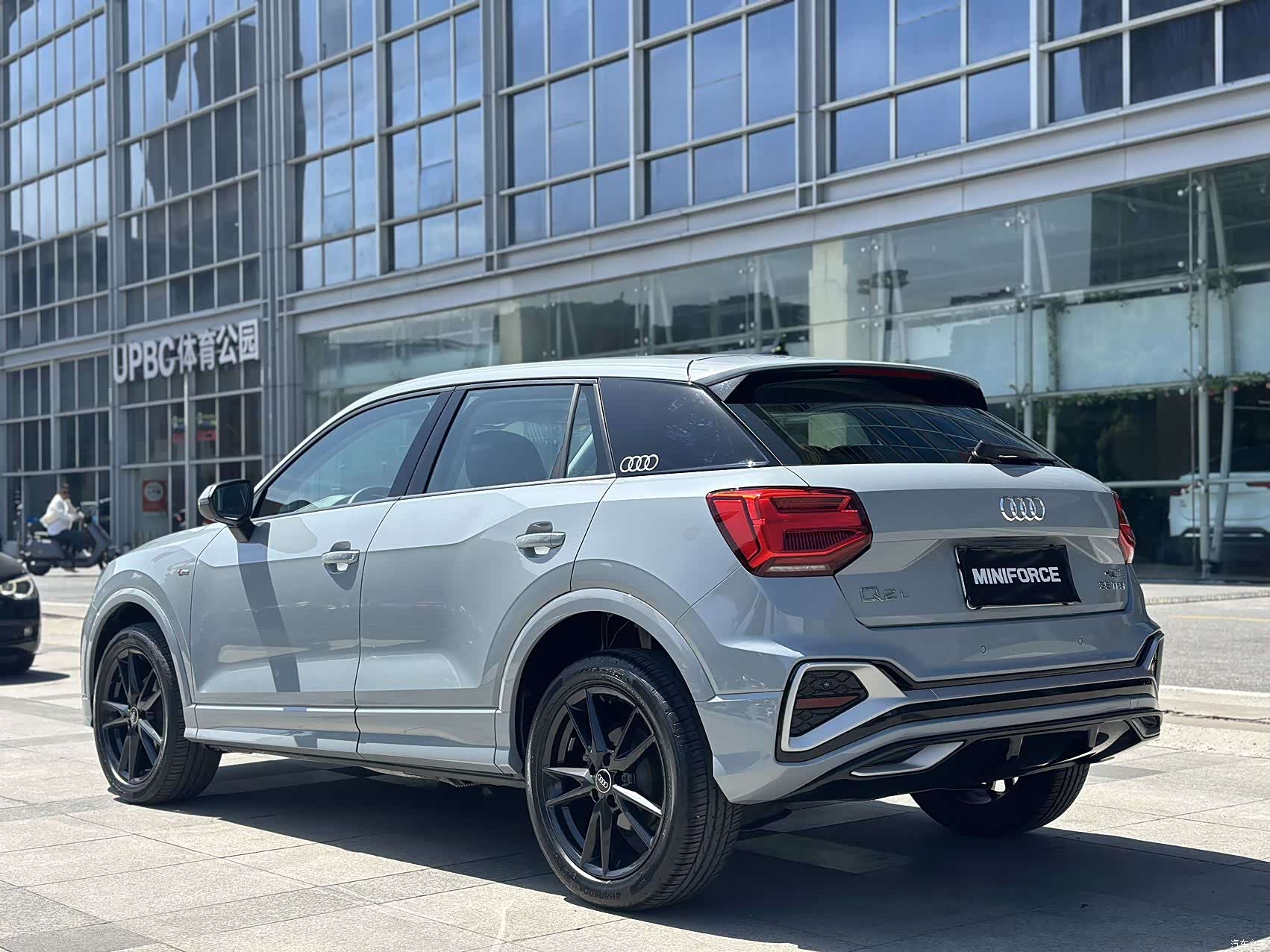 Audi Q2L, 2023 все фото