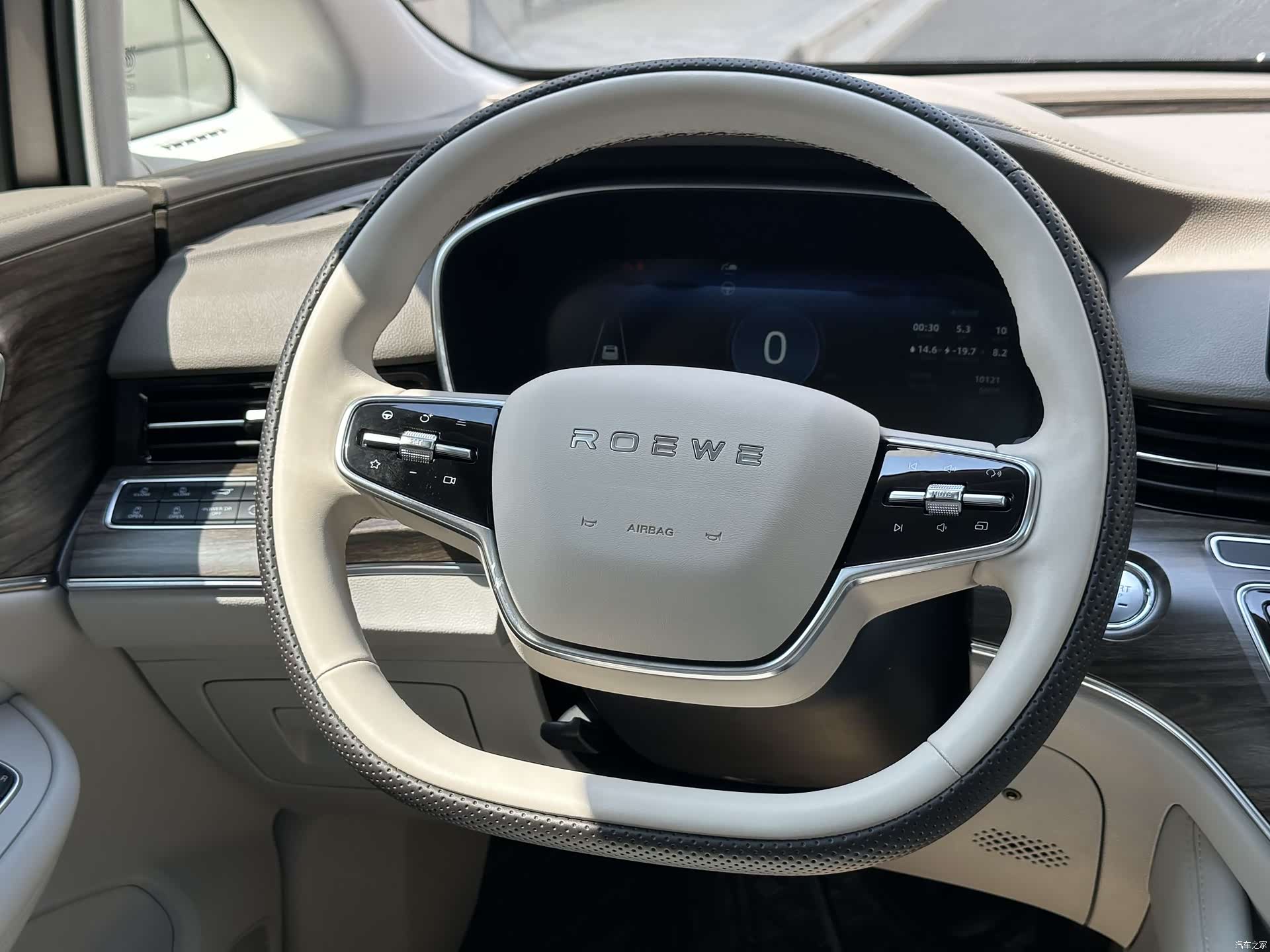 Roewe iMAX8, 2025 8