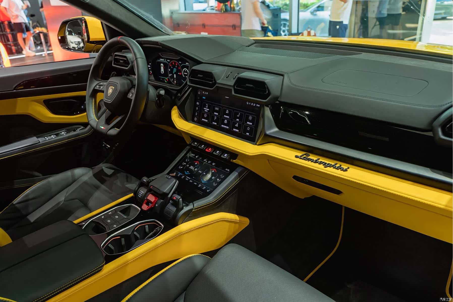 Lamborghini Urus, 2025 18