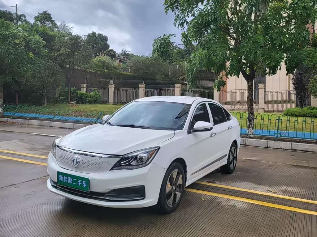 Dongfeng E70