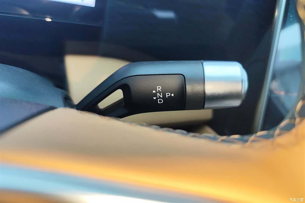 Geely Galaxy L7, 2025 16