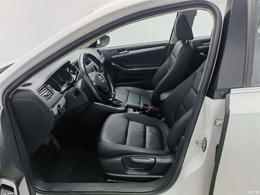 Volkswagen Sagitar, 2019 10