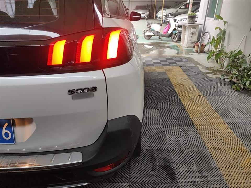 Peugeot 5008