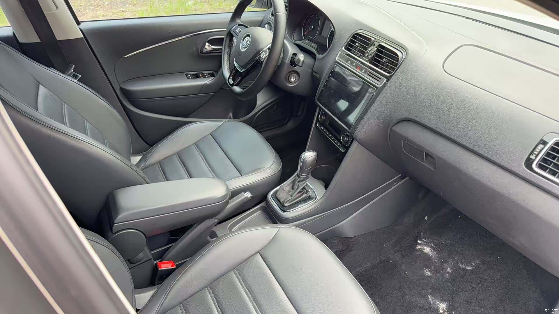 Volkswagen Polo, 2015 все фото