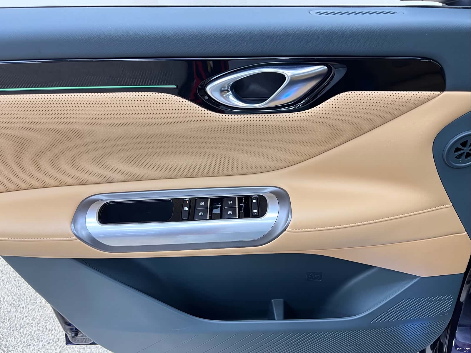 Trumpchi E8, 2023 12