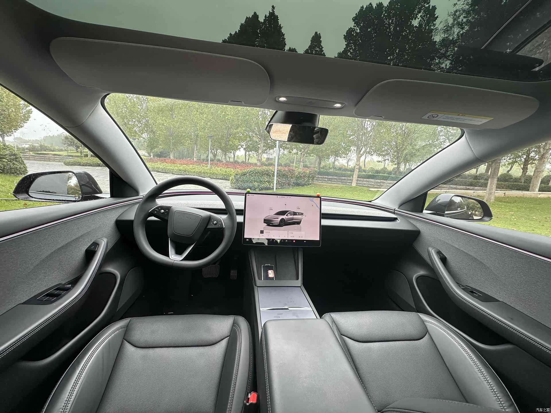Tesla Model 3, 2025 6
