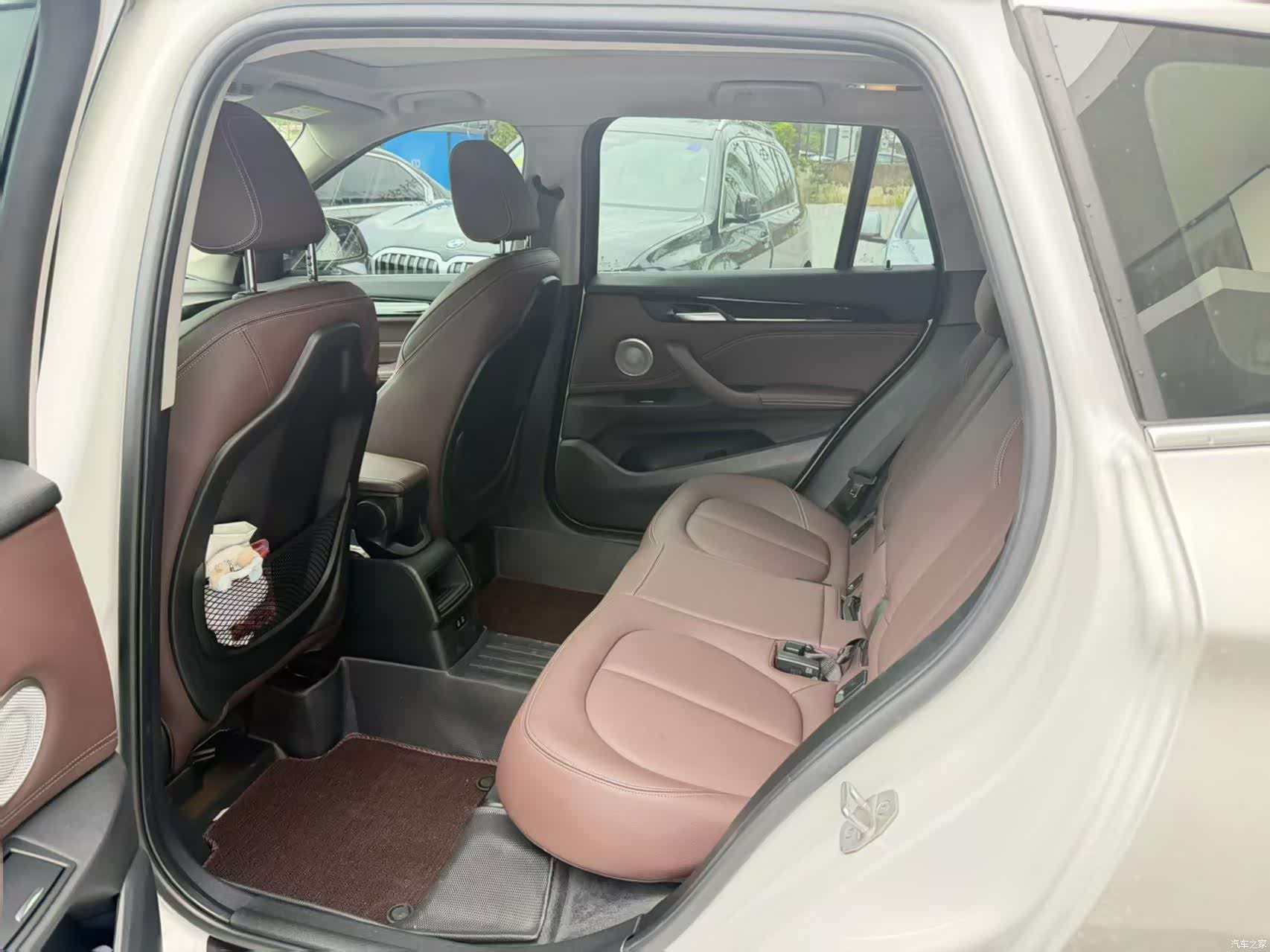 BMW X1, 2022 все фото