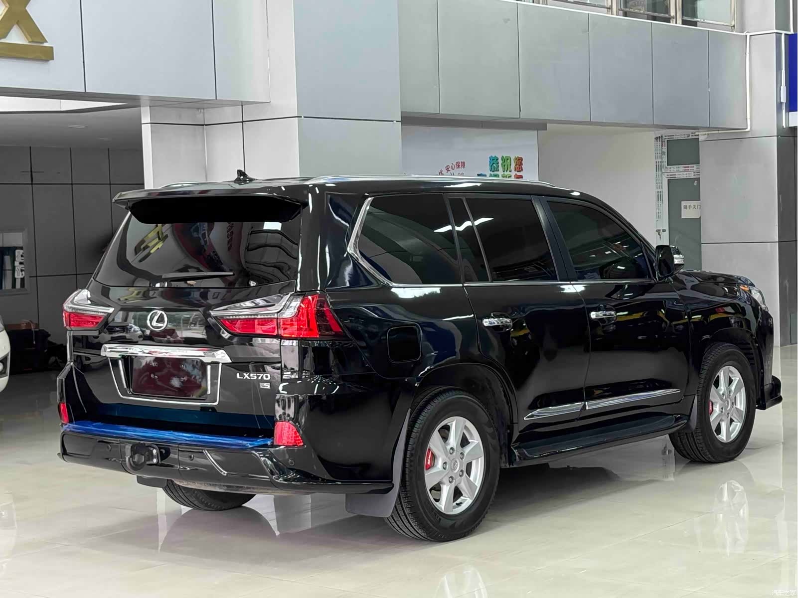 Lexus LX, 2010 11