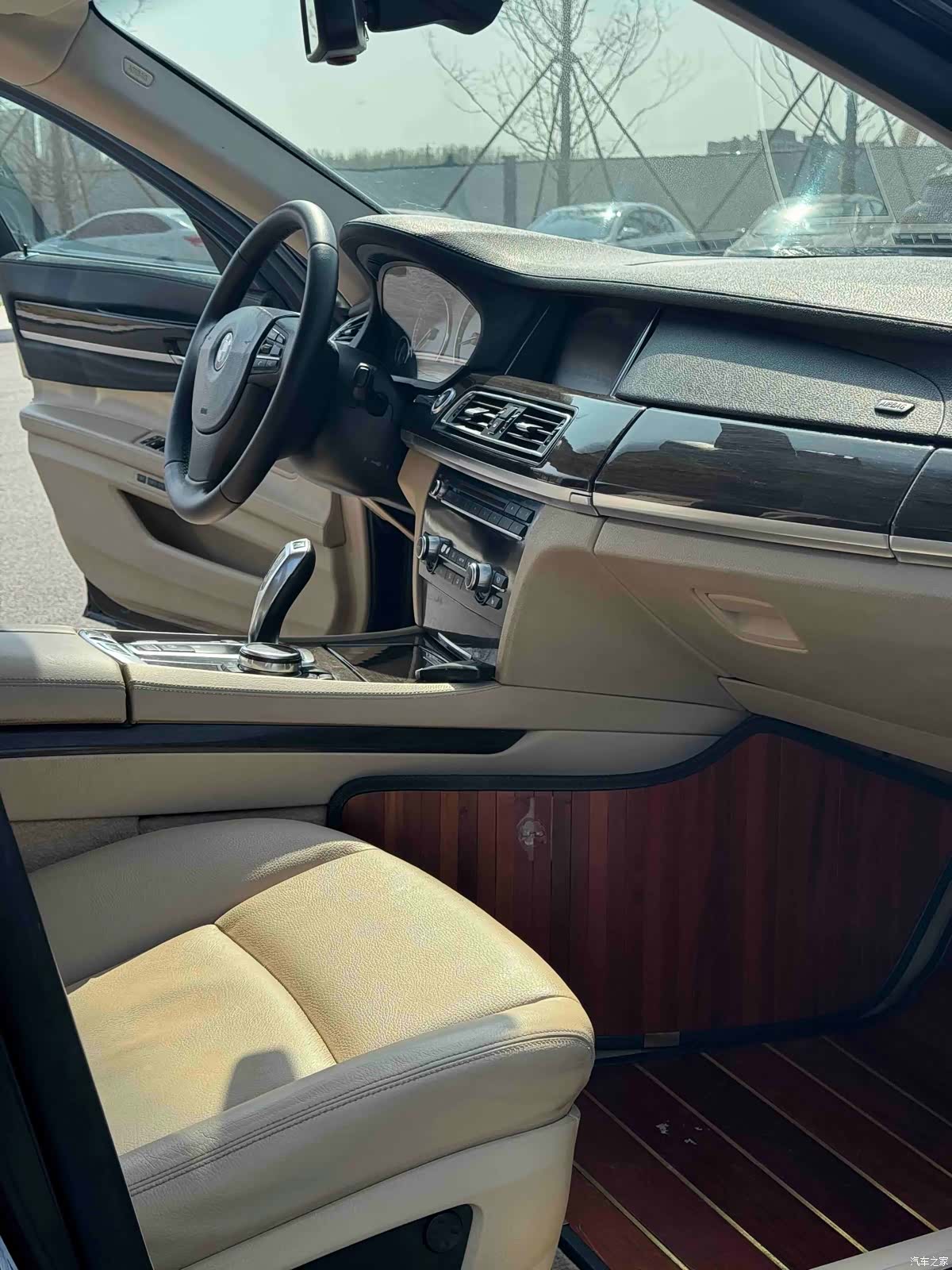 BMW 7 Series, 2011 4