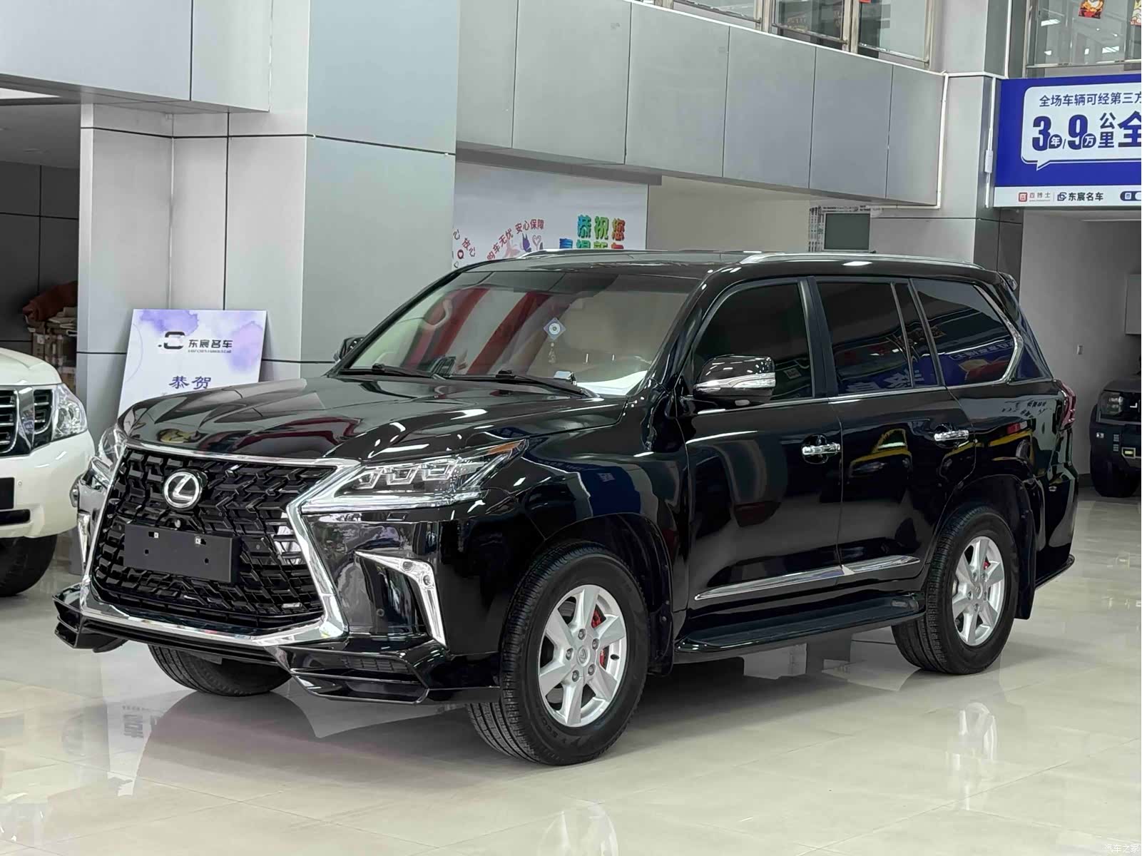Lexus LX, 2010 1