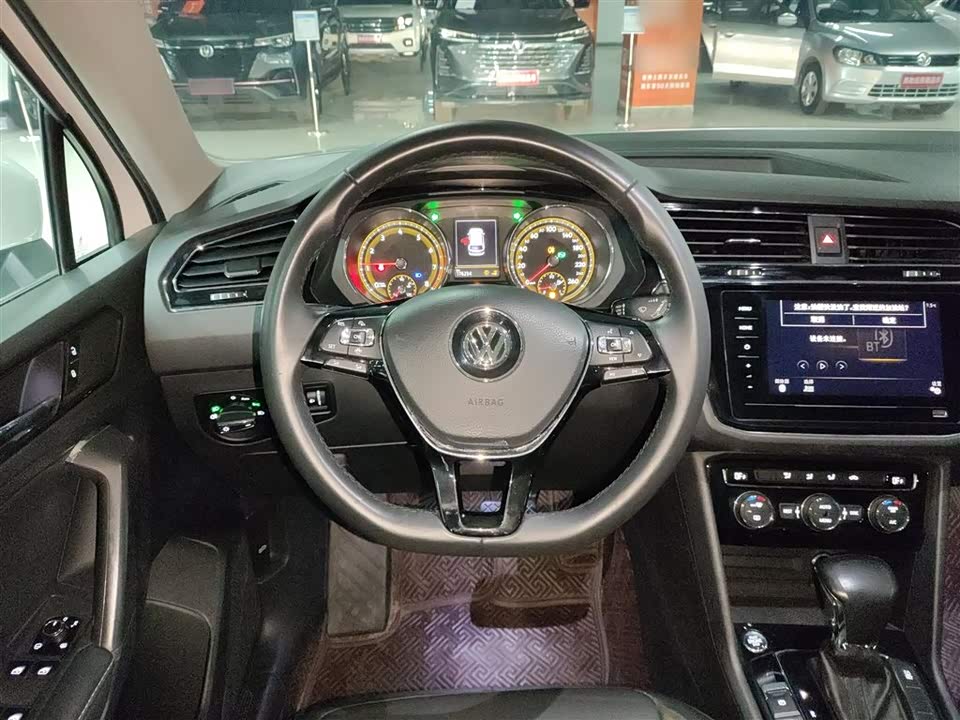 Volkswagen Tiguan L