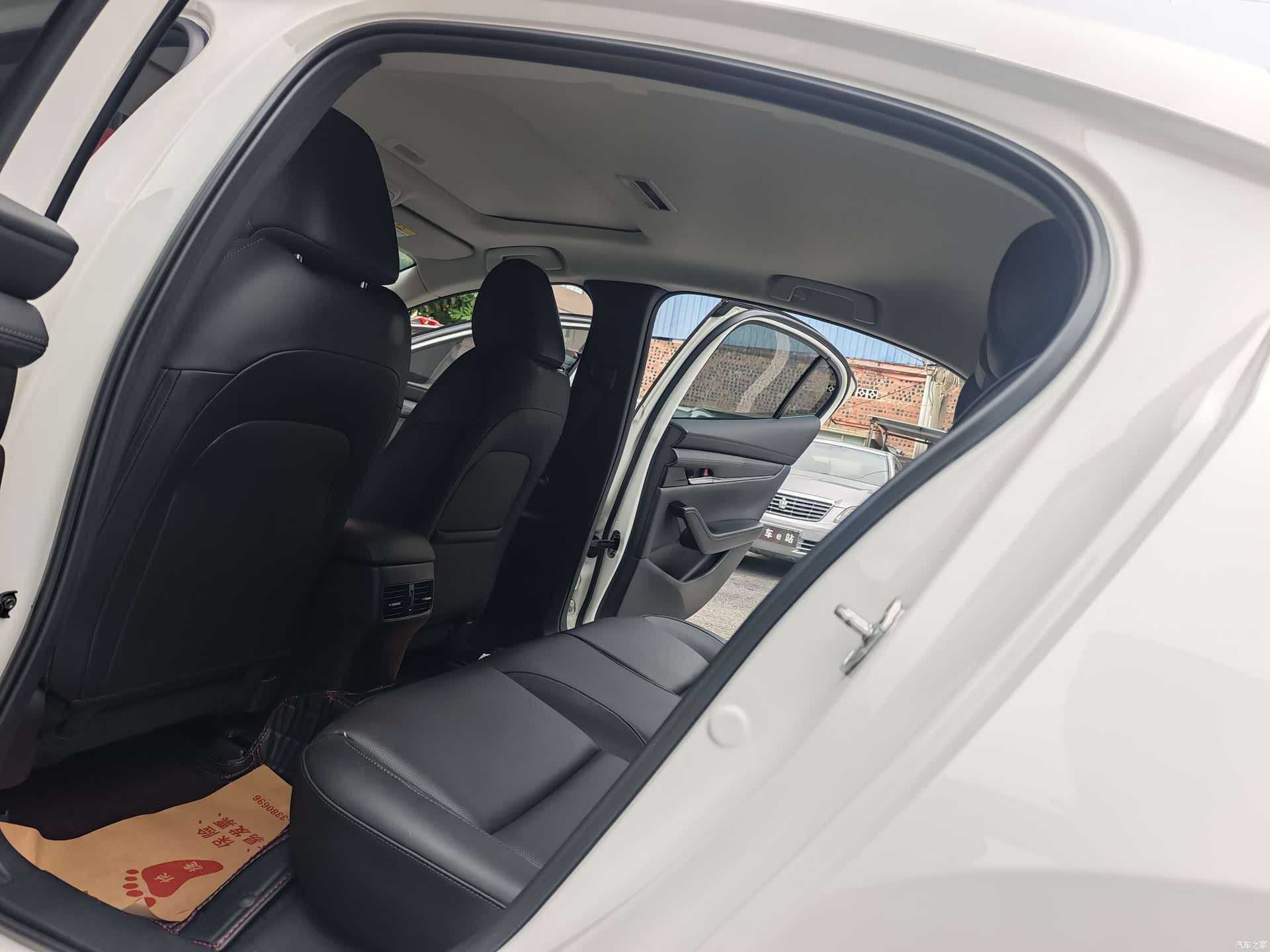 Mazda Mazda3, 2023 12