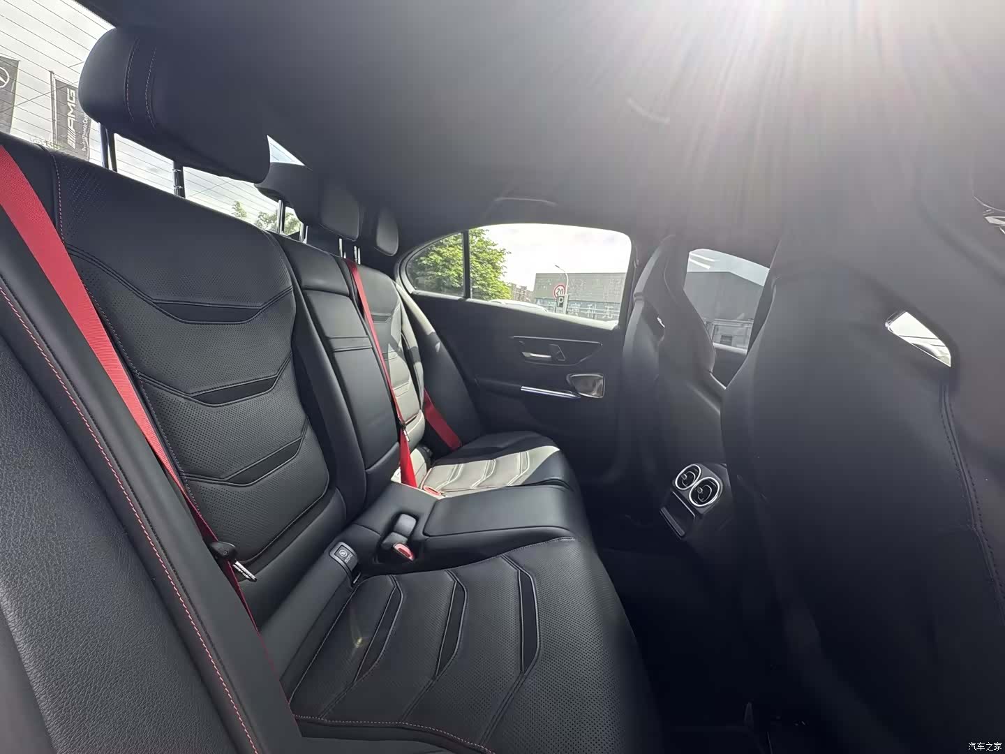 Mercedes-Benz C-Class, 2025 17