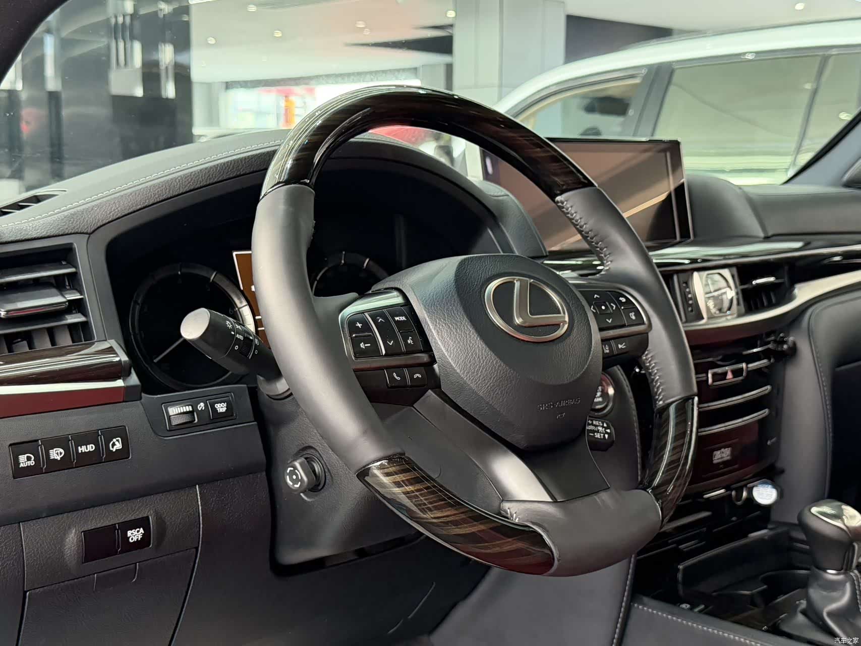 Lexus LX, 2020 7