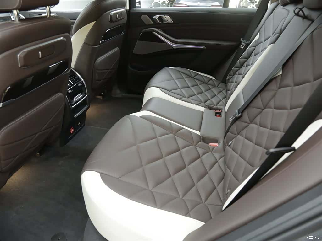 BMW X5, 2024 9