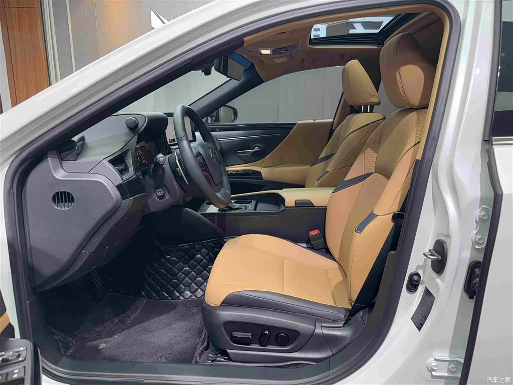 Lexus ES, 2023 все фото