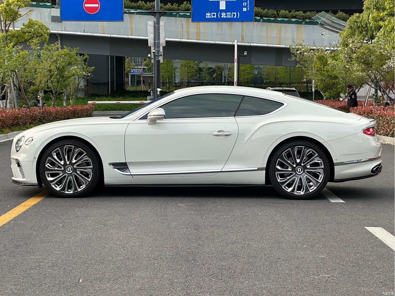 Bentley Continental GT, 2022 все фото