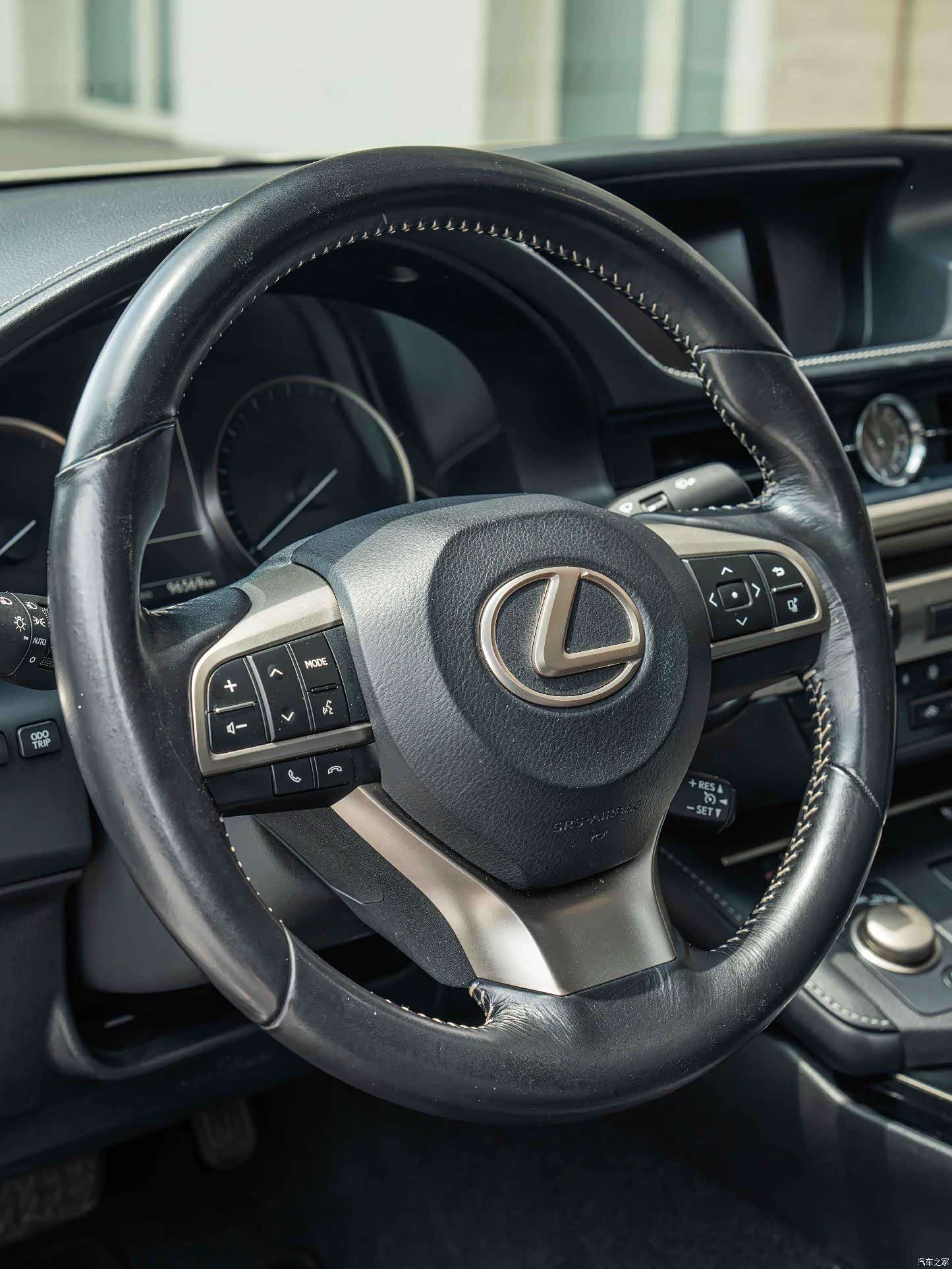 Lexus ES, 2016 11