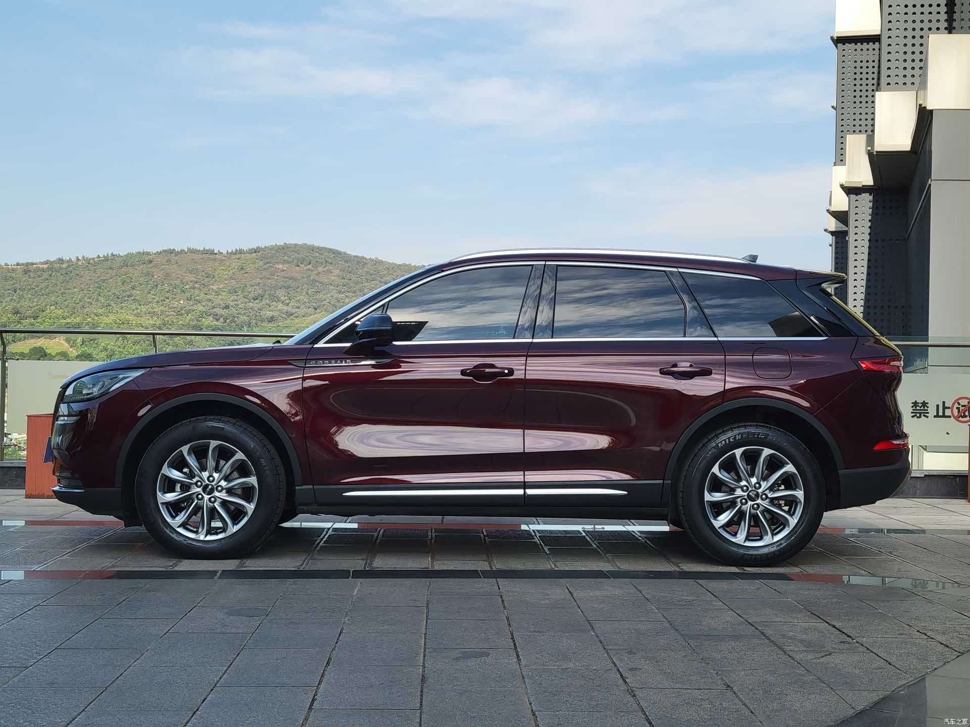 Lincoln Corsair, 2021 10
