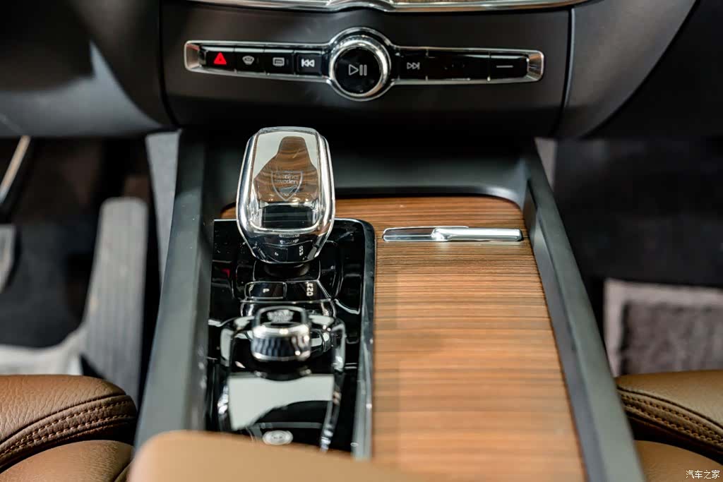 Volvo XC60, 2025 14
