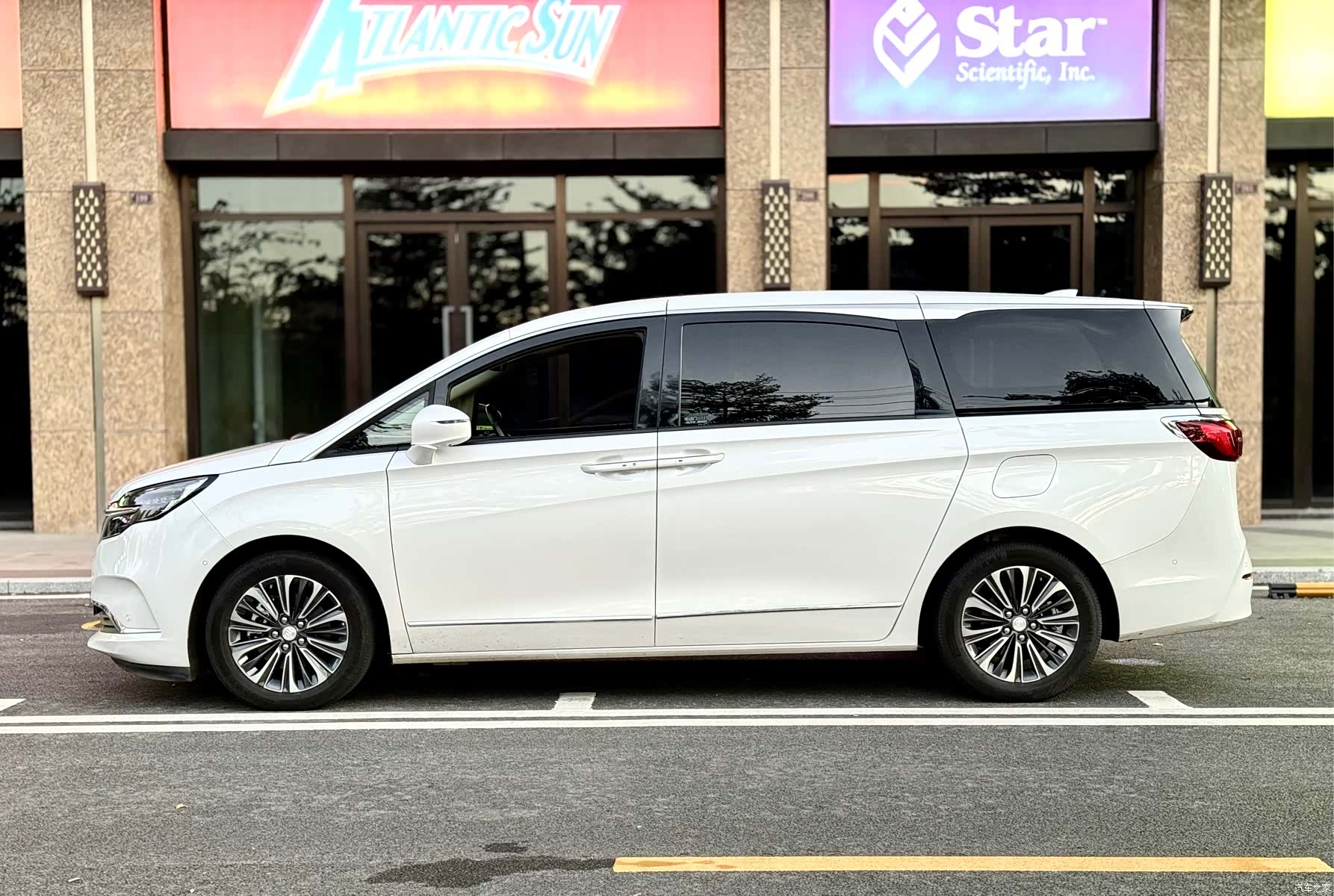 Buick GL8, 2022 6