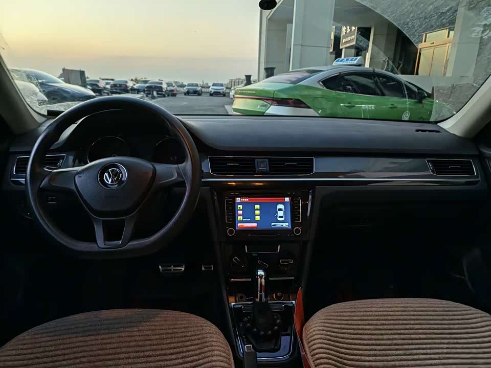 Volkswagen C-TREK Wei Collar