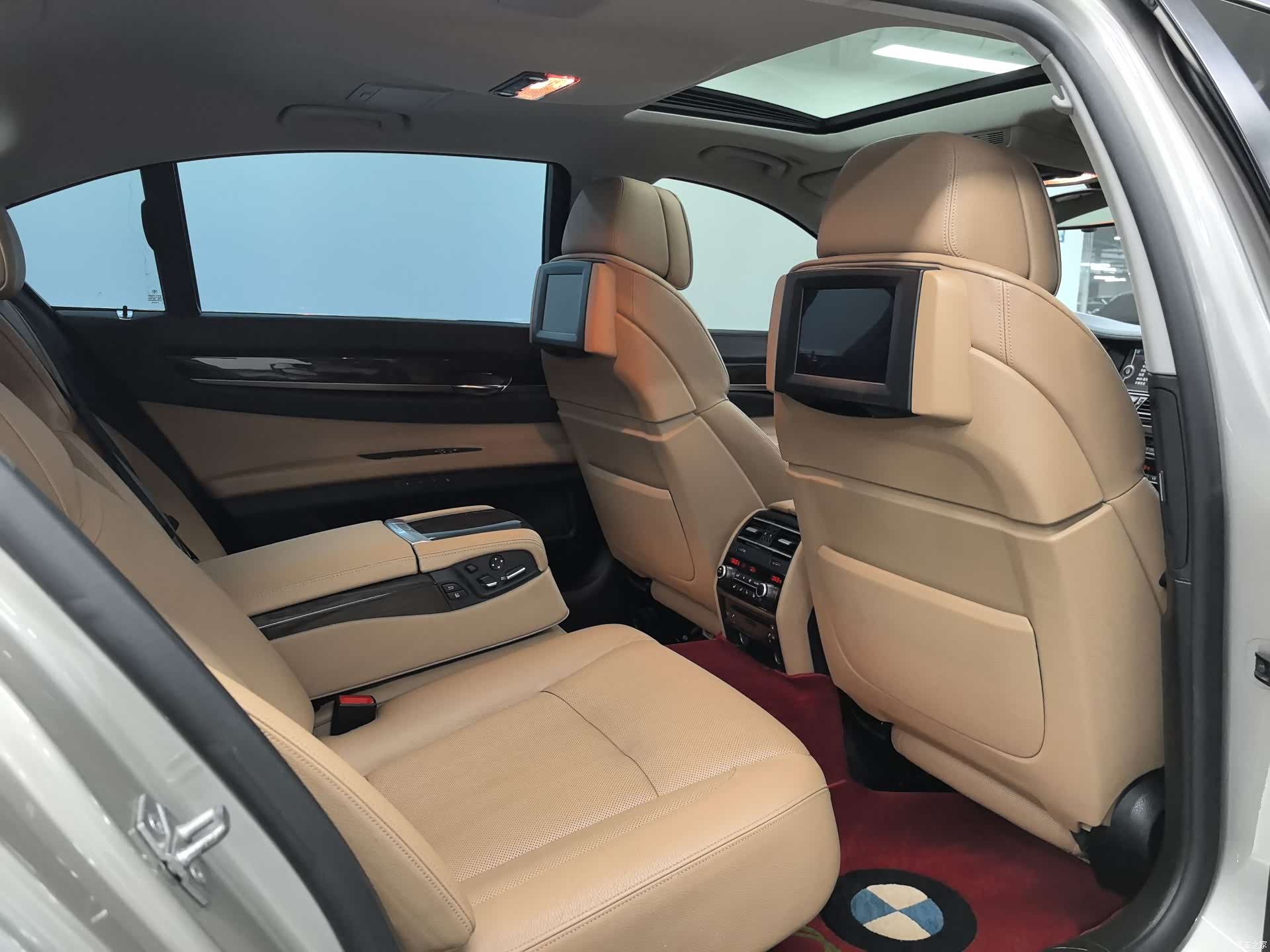 BMW 7 Series, 2011 6
