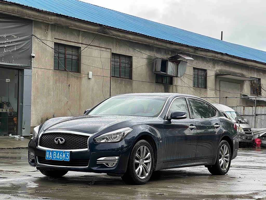 Infiniti Q70