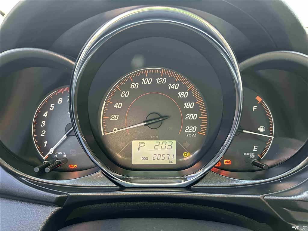 Toyota YARiS L, 2021 4