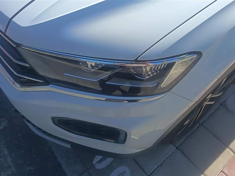 Volkswagen T-ROC exploring Songs