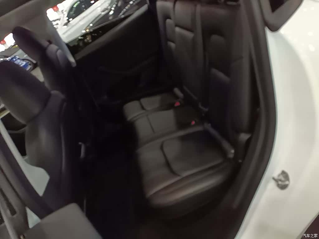 Tesla Model Y, 2023 17