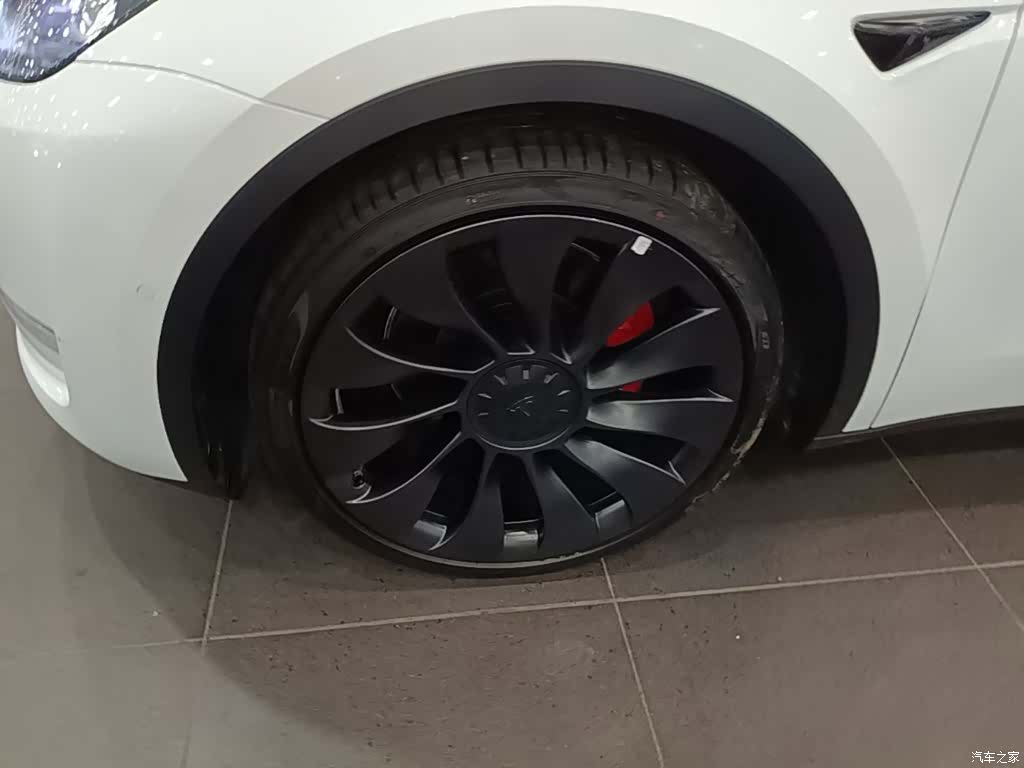 Tesla Model Y, 2023 23