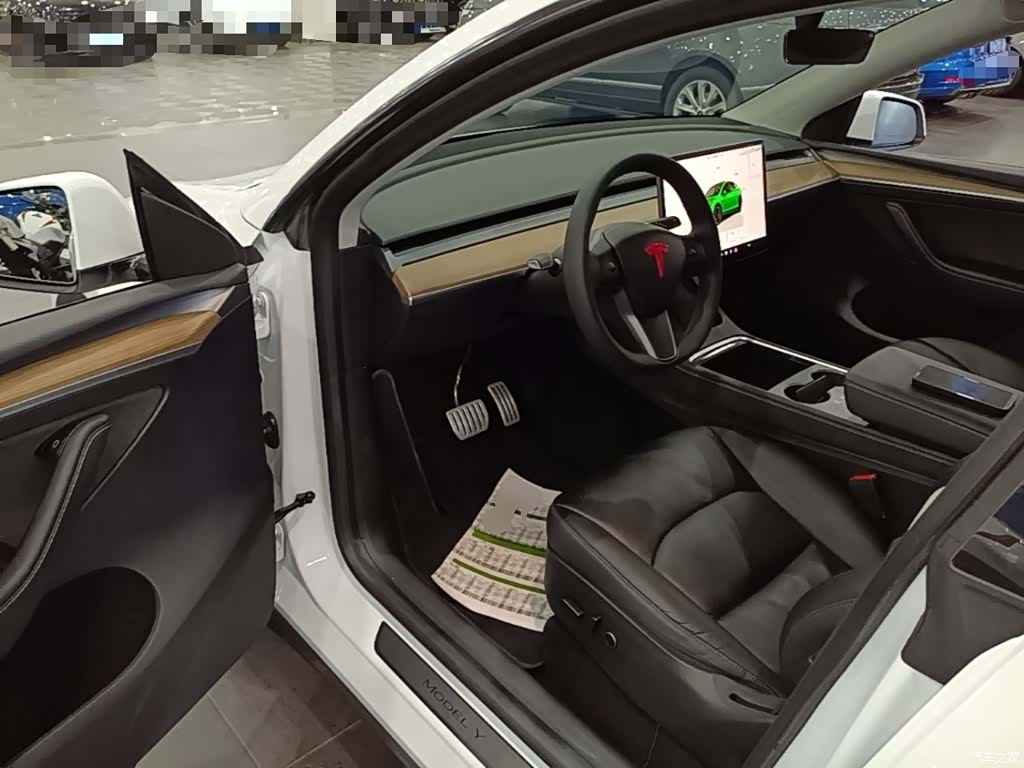 Tesla Model Y, 2023 16