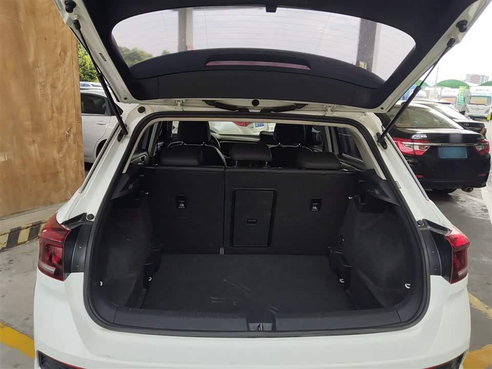 Volkswagen T-ROC exploring Songs