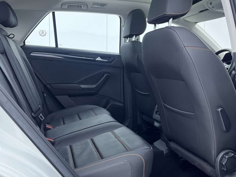 Volkswagen T-ROC exploring Songs