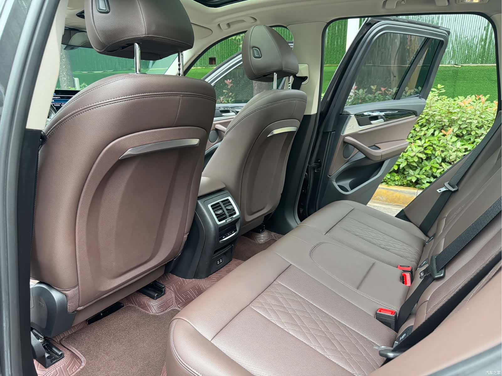 BMW iX3, 2023 все фото