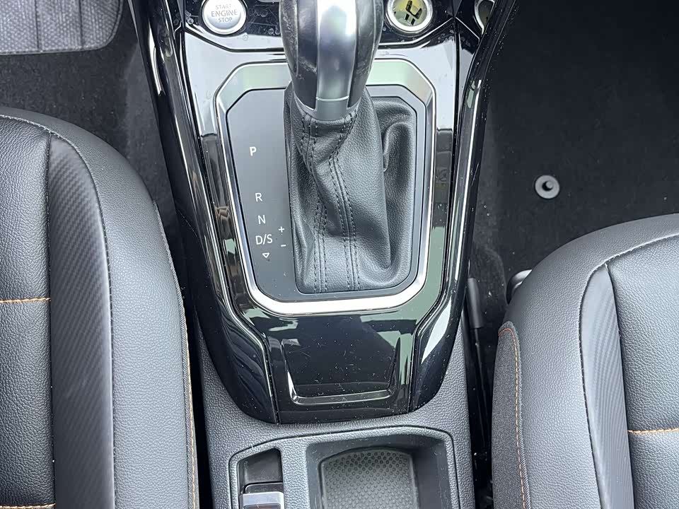 Volkswagen T-ROC exploring Songs