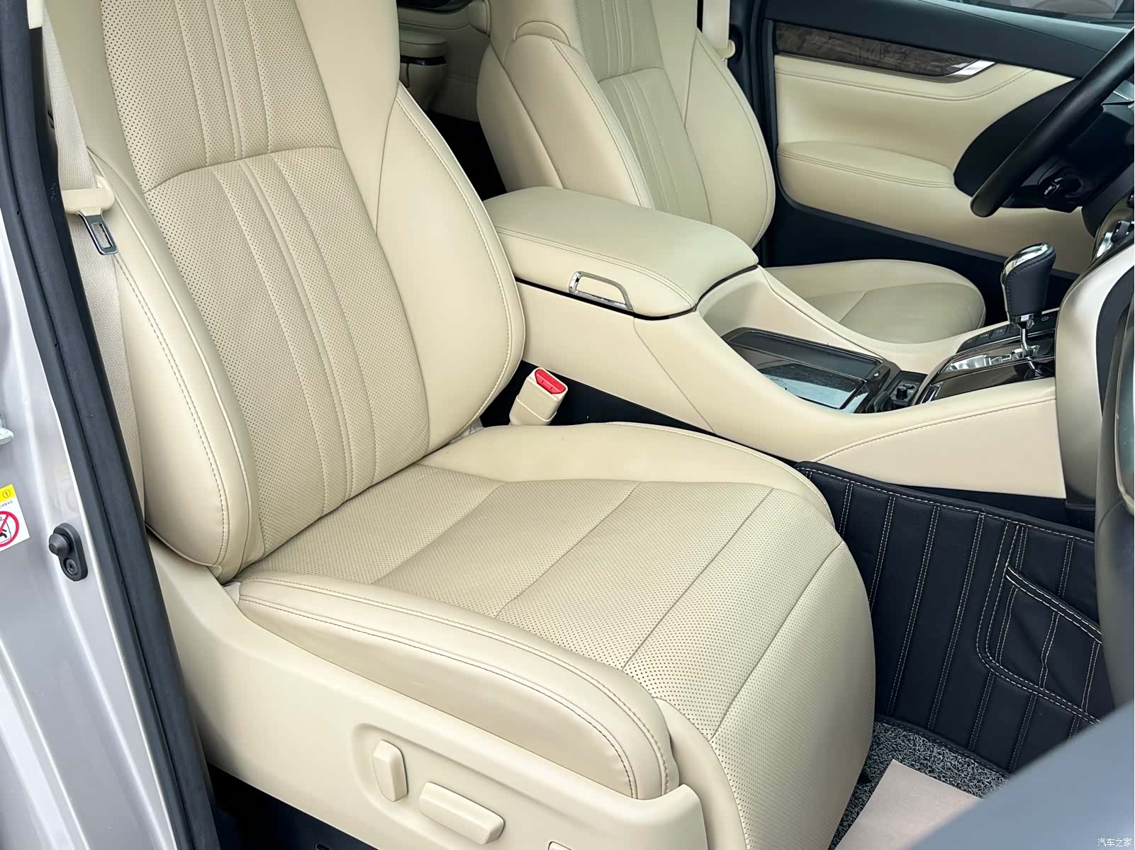 Toyota Vellfire, 2020 11