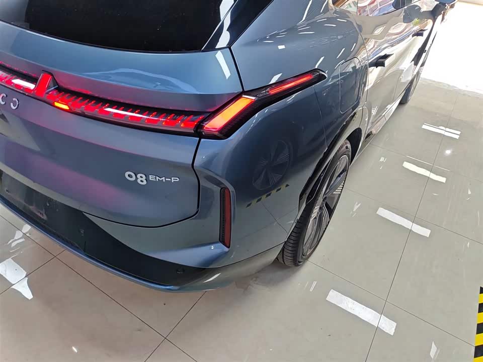 Lynk & Co 08 EM-P